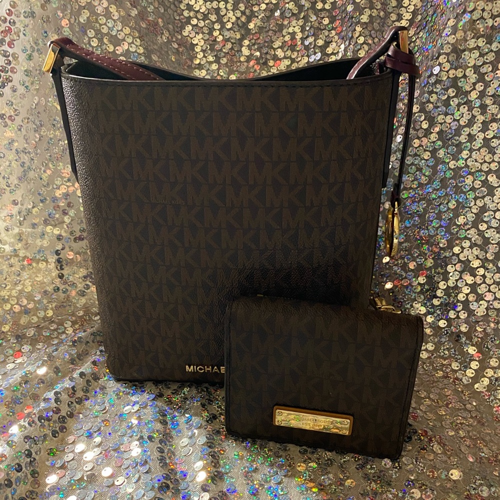 Michael Kors Bucket Bag